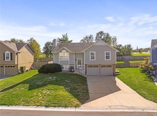 2513 SE Winchester Dr, Lees Summit, MO 64063