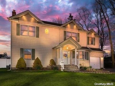 17 Madeline Lane, West Babylon, NY, 11704