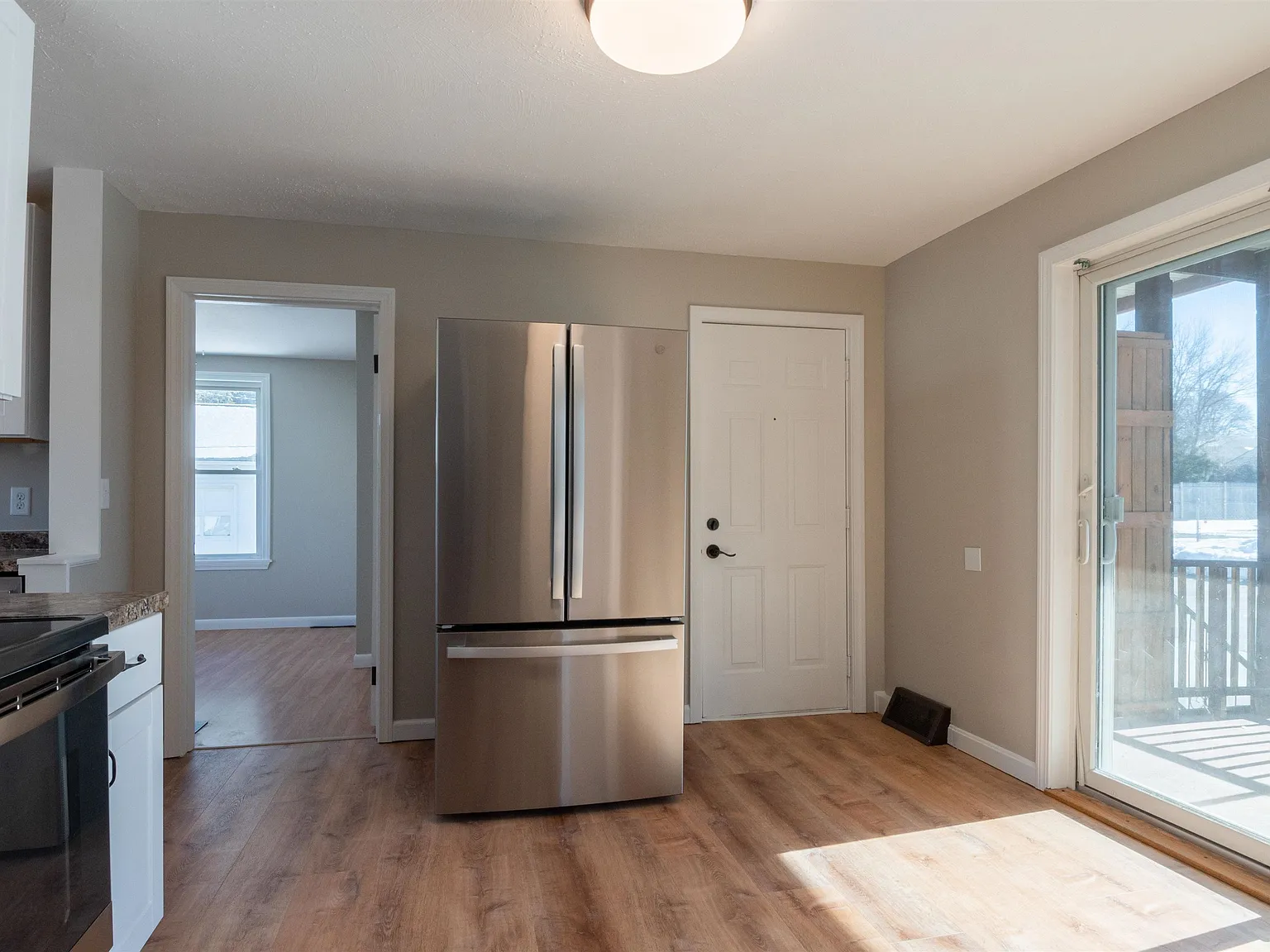 2 bed, 1.0 bath, 1100 sqft, $2,150 — Photo 2