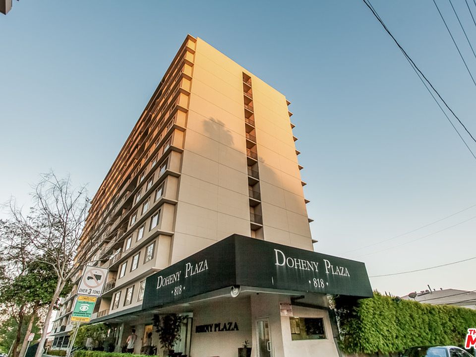 1st image of 818 N Doheny Dr APT 403