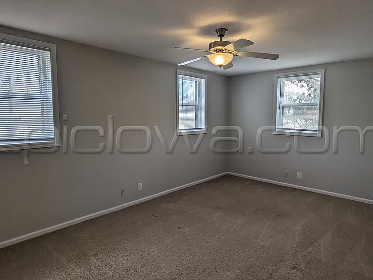 220 19th St NE #E-123 — Photo 8