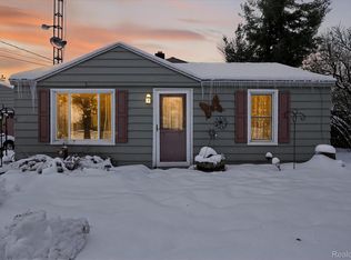 9102 N Genesee Rd, Mount Morris, MI 48458