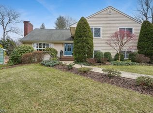 63 Gallinson Dr, New Providence Boro, NJ 07974