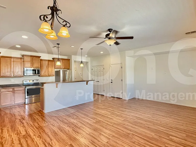 7716 S 37th Way — Photo 4