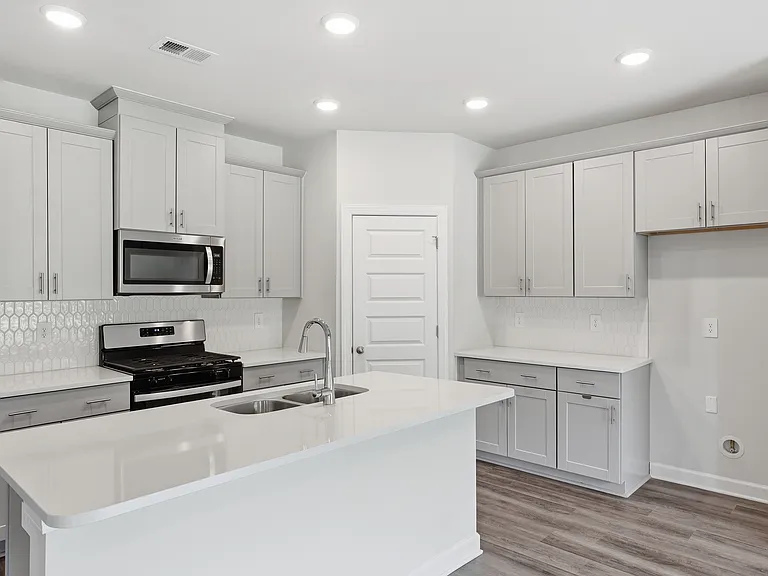 118 Martel Dr — Photo 10
