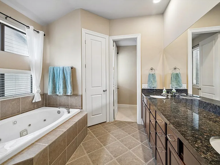 2848 Leeland St — Photo 16