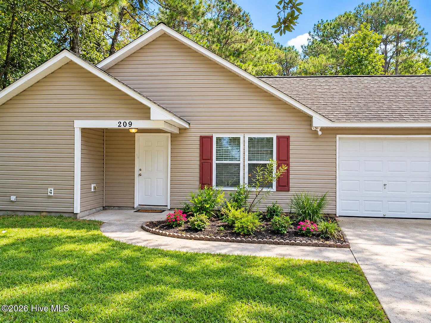 3 bed, 2.0 bath, $1,600 — Photo 2