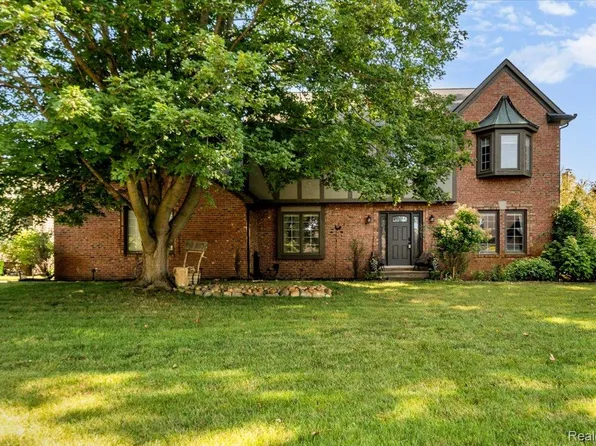 2765 Hunter Heights Dr, West Bloomfield, MI 48324
