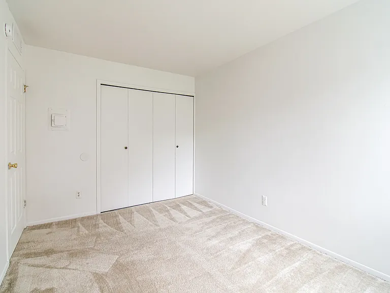 Garfield Park Apartments — Photo 9