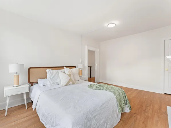 114 Oak Street image 32 of 41