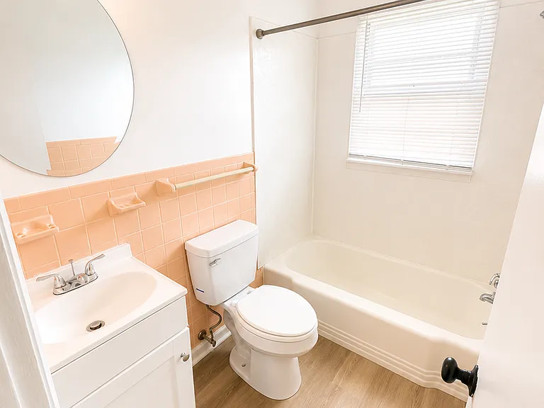 1300 Lola Ave — Photo 7