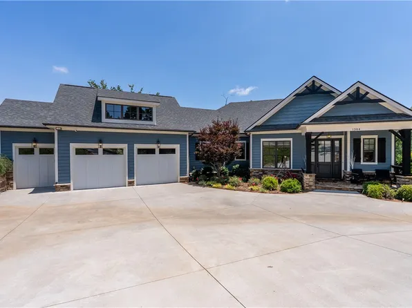 1384 Harbor Ridge Rd, Seneca, SC 29672