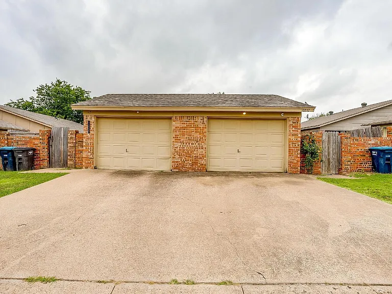 10265 Aurora Dr — Photo 1