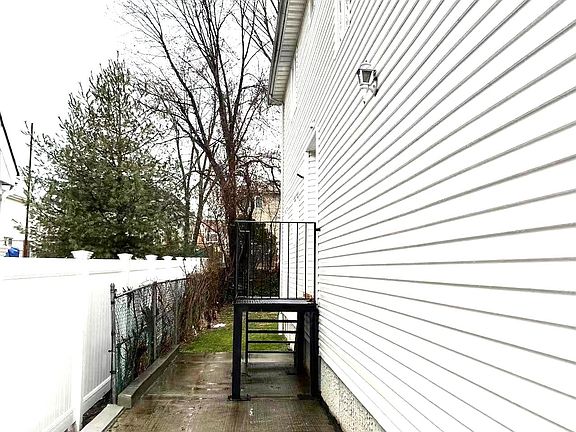 2nd image of 143 Vedder Ave #2