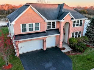 2897 Kelly Dr, Elgin, IL 60124