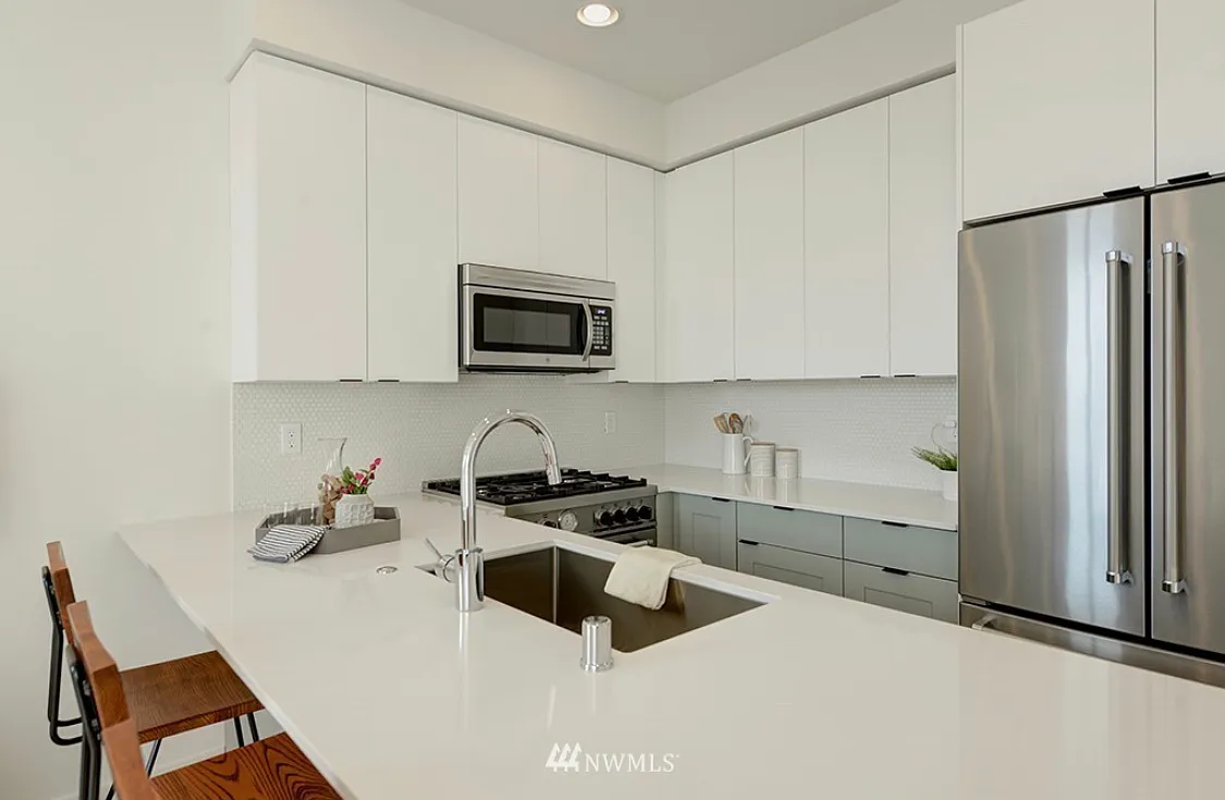 2 bed, 1100 sqft, $3,000 — Photo 4