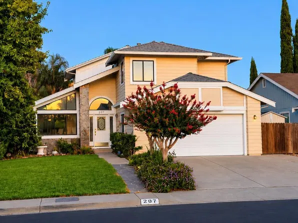 207 Loch Lomond Drive, Vacaville, CA 95687