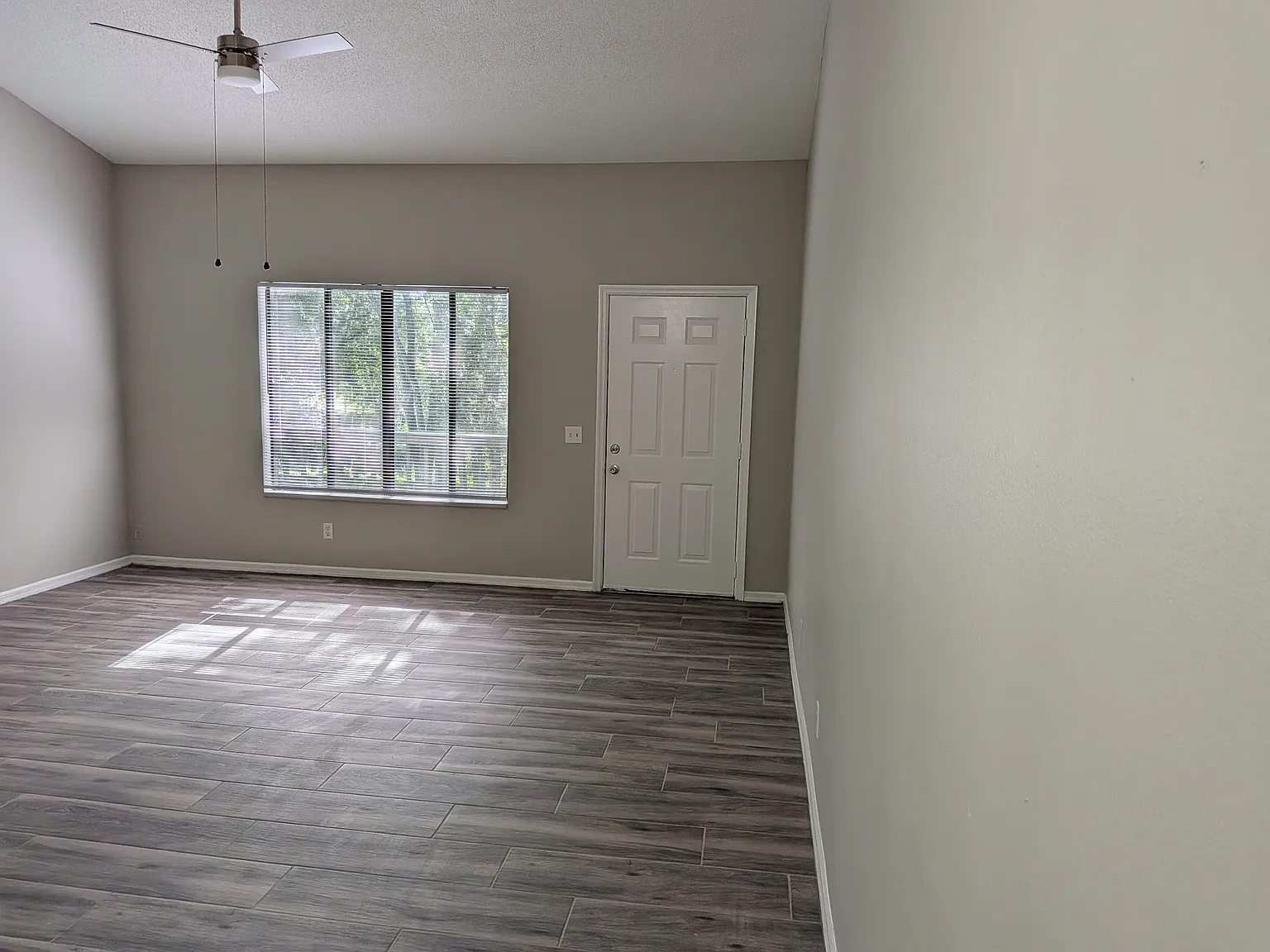 Beautifully Updated 2nd Floor 2/2 Apartment In Brooksville. — Photo 2
