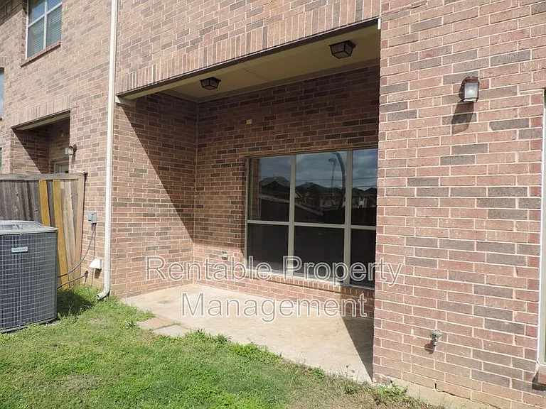 1835 Leann Ln — Photo 12