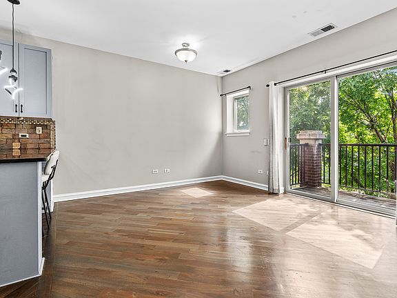 4th image of 1226 S Blue Island Ave #302