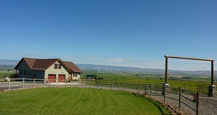 Gated entry & circular dr