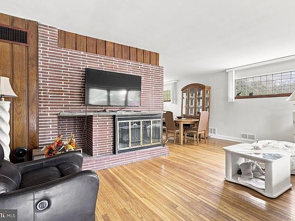 5th image of 8341 Mansfield Ave