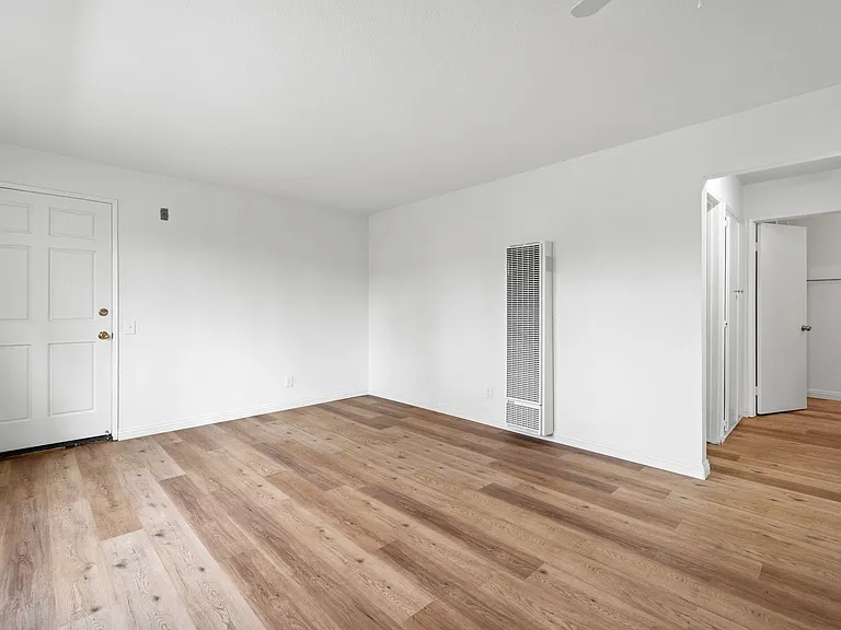 1026 Roswell Ave — Photo 4