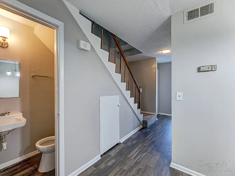 River Ridge Apartments — Photo 13