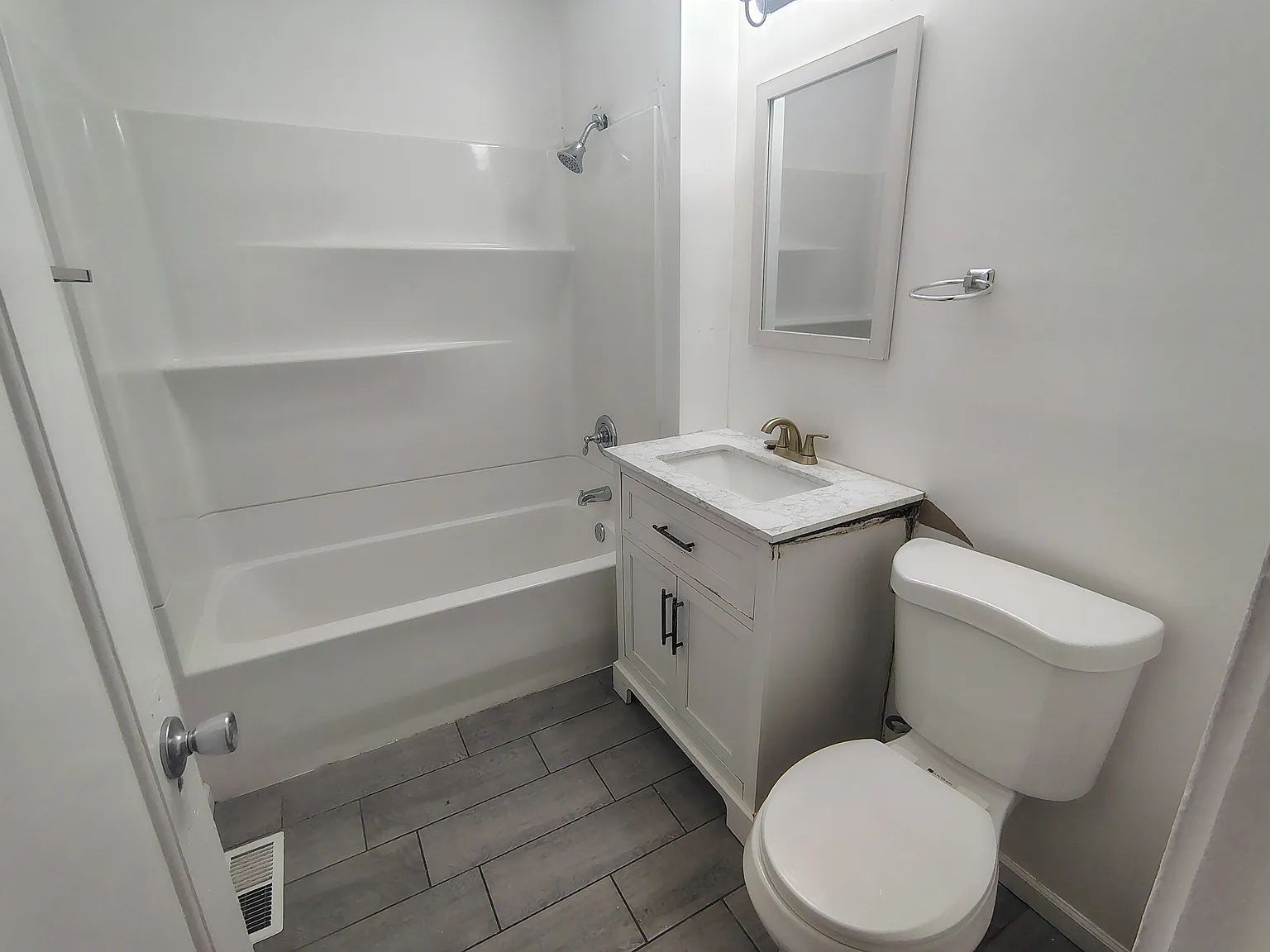 3 bed, 1200 sqft, $1,600 — Photo 4