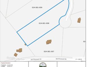 8 Achorn Ln, Rockport, ME 04856