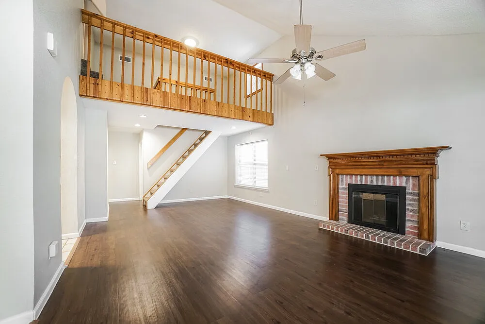 3 bed, 2.0 bath, 1810 sqft, $1,890 — Photo 4