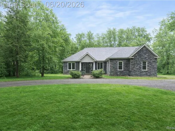790 Grange Hall Rd, Ortonville, MI 48462