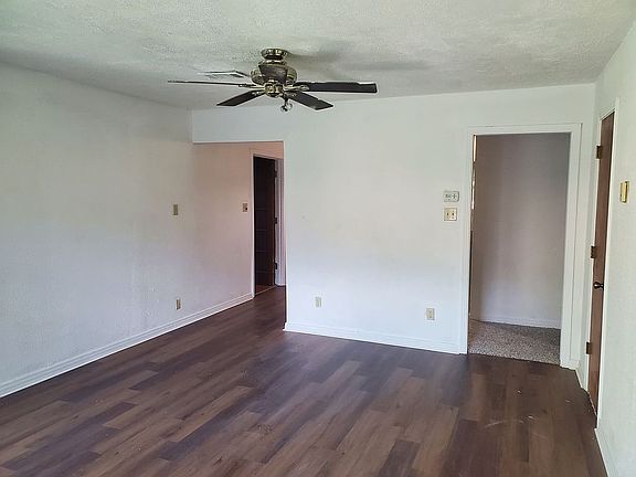 2nd image of 3233 Jane Ln