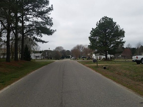 4th image of 222 Loch Haven Dr
