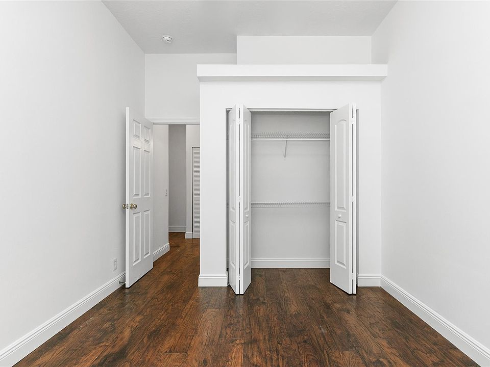 1st image of 950 Bluewood Terrace