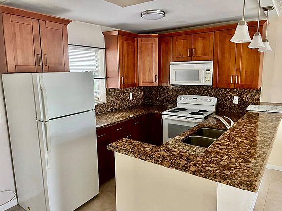 3rd image of 2521 Pierce St APT 9