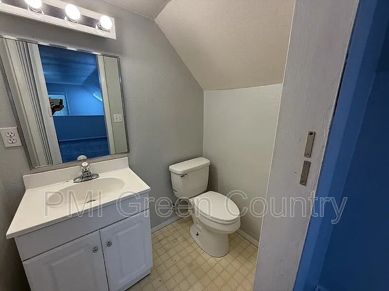 212 W Pecan St — Photo 14