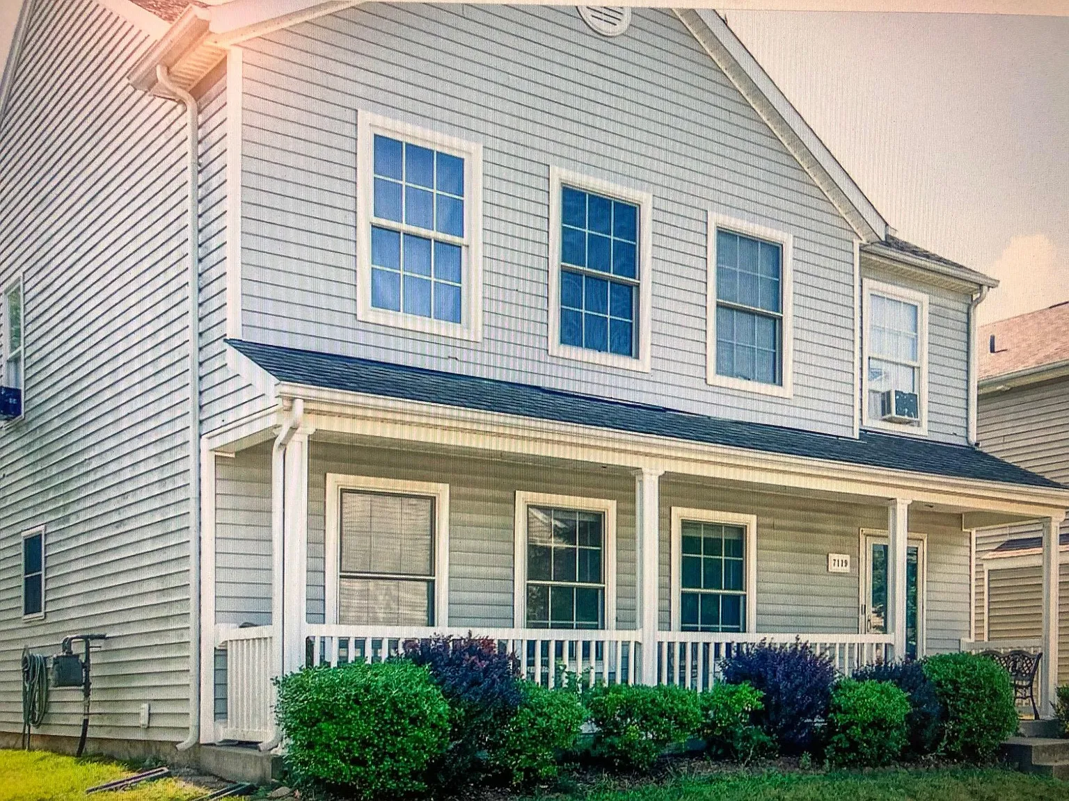 4 bed, 2.5 bath, 2100 sqft, $2,100 — Photo 2