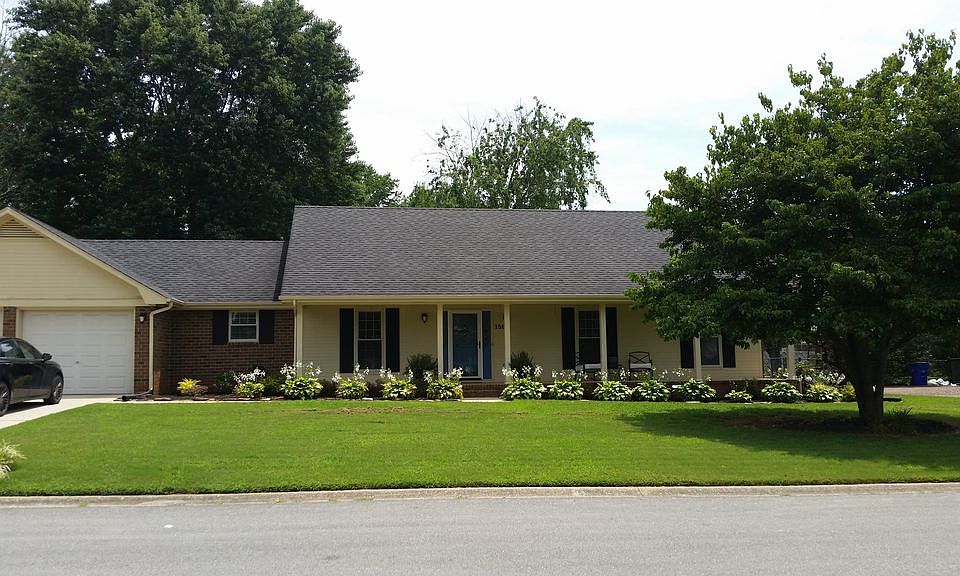 1st image of 150 W Oak Hill Dr