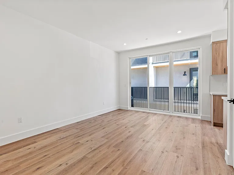 10921 Hesby St #1/2 — Photo 9