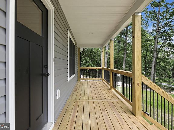3rd image of 411 Cardinal Dr