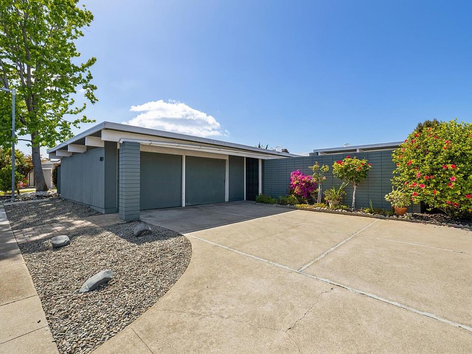1st image of 809 Constitution Dr