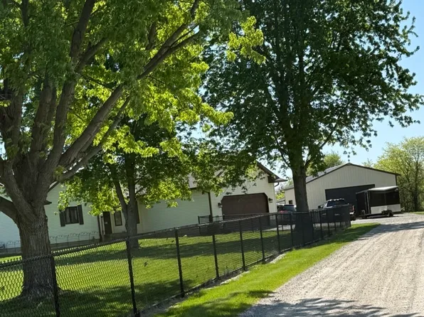 4464 E 2709th Rd, Sandwich, IL 60548