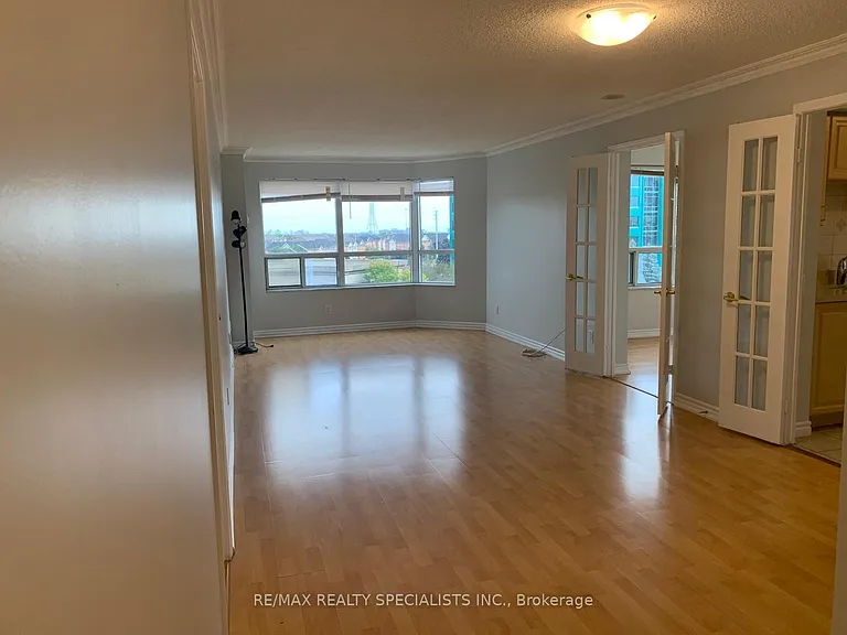 25 Kingsbridge Garden Cir #517 — Photo 14
