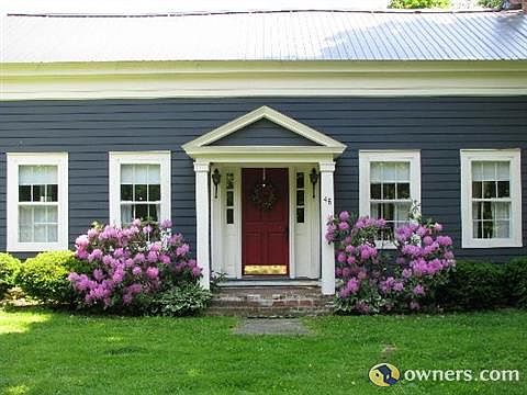 Beautiful colonial in the country!