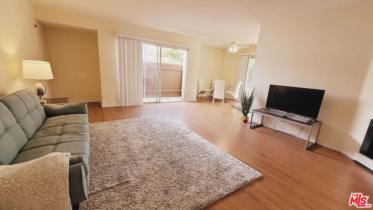 2 bed, 2.0 bath, 1250 sqft, $3,995 — Photo 1