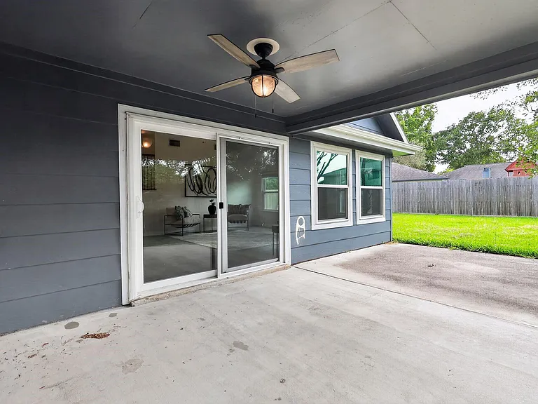 417 W Hillary Cir — Photo 9