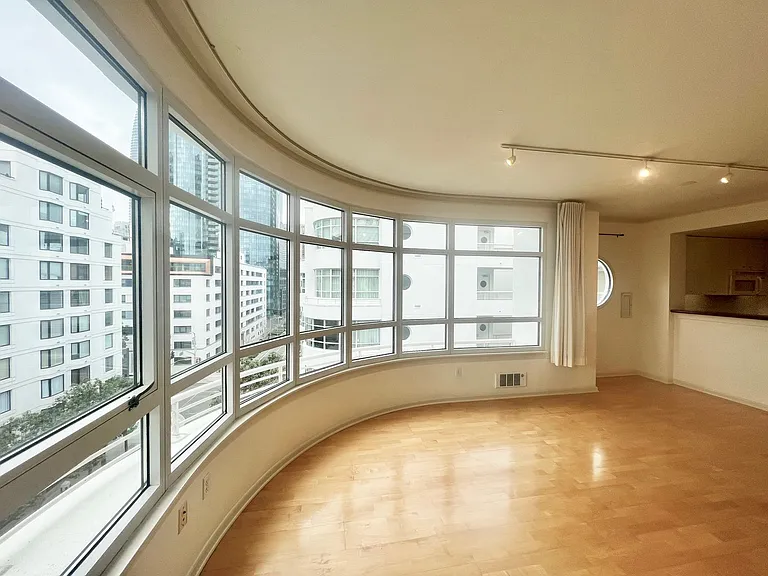 403 Main St #709 — Photo 3
