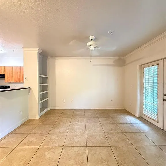 202 E South St #2038 — Photo 4