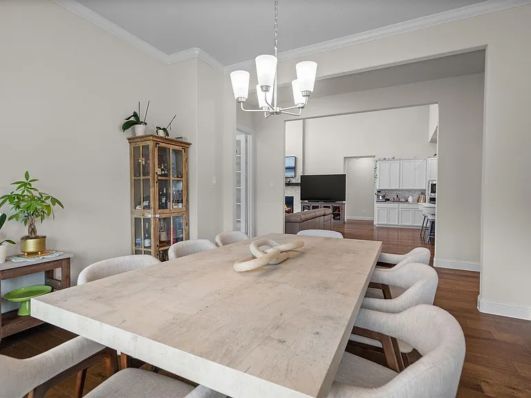 217 Longwood Dr — Photo 13